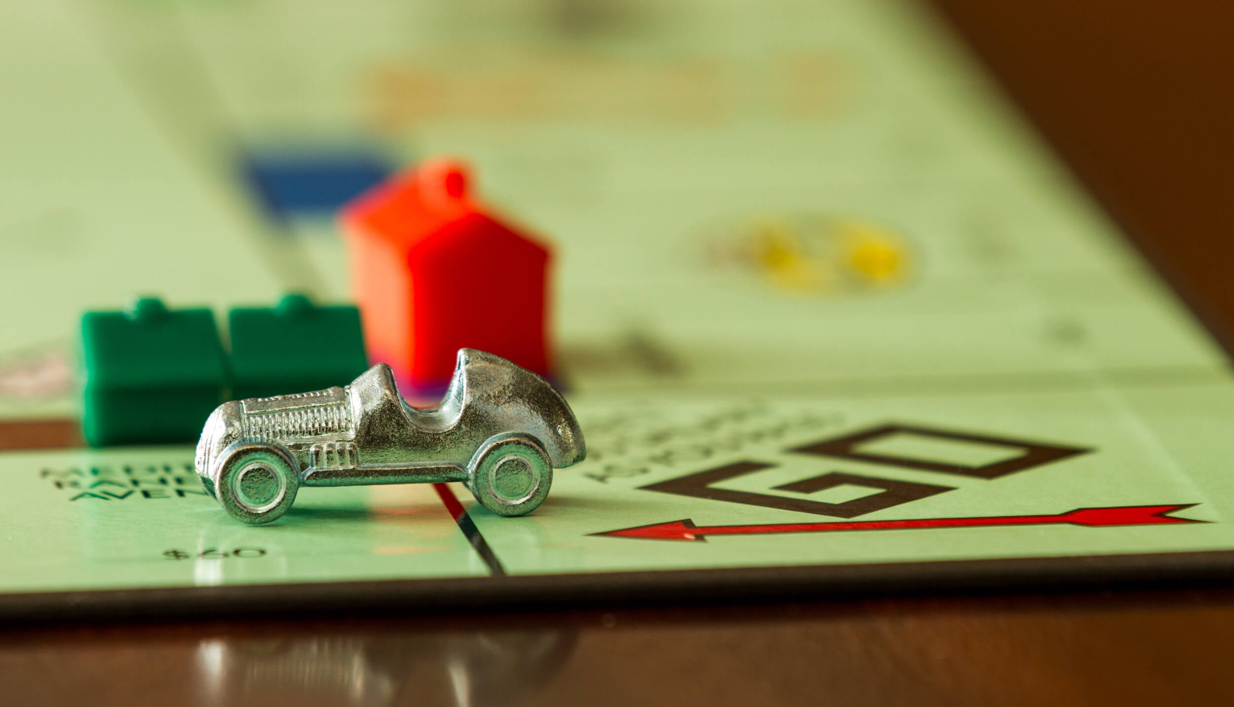 comment-reduire-ses-impots - pion voiture sur un plateau de monopoly
